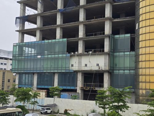Theo thiết kế, công trình gồm hai tòa tháp cao 180m, có 4 tầng hầm và 36 tầng nổi, tích hợp trung tâm thương mại, khách sạn, văn phòng và căn hộ cao cấp cho thuê. 