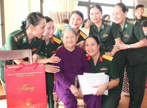 Chúng con luôn bên Mẹ