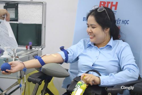 Mỗi giọt máu cho đi sẽ góp phần cứu sống bệnh nhân.