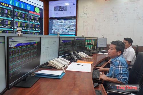 Trung tâm điều khiển xa của Công ty Điện lực Thái Nguyên. Ảnh: Thu Hường