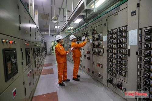 Kiểm tra các thông số vận hành tại Nhà máy Thủy điện Bản Vẽ - Tổng công ty Phát điện 1. Ảnh: EVNGENCO1