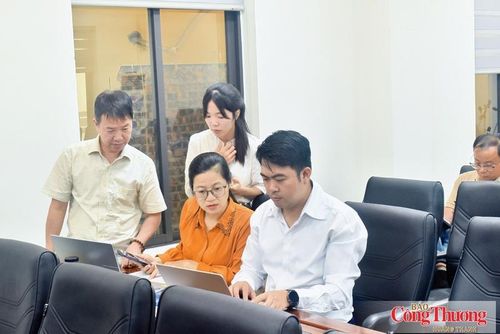 Tập huấn "Bình dân học vụ số" cho người lao động phường Đại Mỗ.