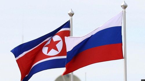 Quốc kỳ Nga - Triều Tiên. Ảnh tư liệu.