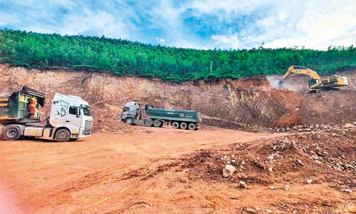 Điểm mỏ mới được cấp phép tại phường Nếnh để cung cấp đất san lấp cho một số công trình xây dựng.