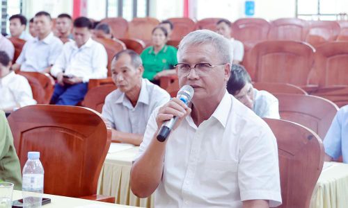  Đảng viên Chi bộ thôn Khả Lã 1 phát biểu đóng góp ý kiến. 
