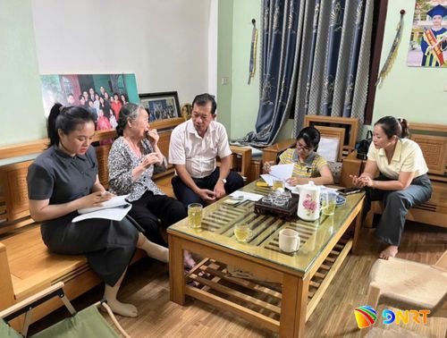 Hằng năm, Quần thể Tượng đài Mẹ Việt Nam anh hùng tổ chức nhiều đoàn công tác tìm đến gia đình các Mẹ Việt Nam anh hùng để sưu tầm tư liệu, kỷ vật. Ảnh: N.H.C