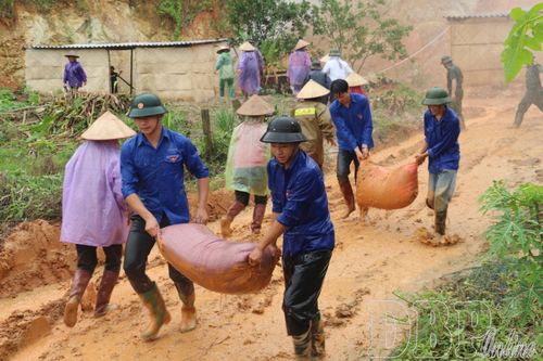 Các lực lượng tham gia diễn tập ứng cứu ở phần thực binh.
