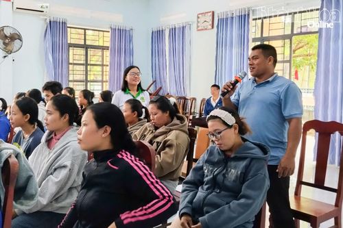 Tập huấn phát triển chăn nuôi gà thảo dược theo hướng hữu cơ cho người dân xã Công Hải.