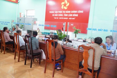 Trung tâm Phục vụ hành chính công xã Đắk Song chú trọng đổi mới phương thức hoạt động để phục vụ Nhân dân ngày càng tốt hơn