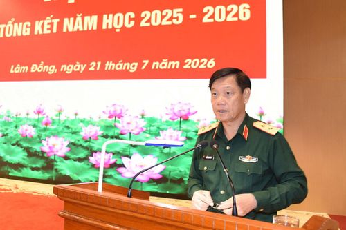 Trung tướng Đỗ Minh Xương, Giám đốc Học viện Lục quân phát biểu tại hội nghị