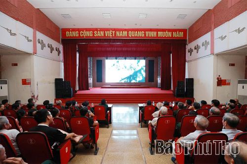 Quang cảnh buổi chiếu phim.