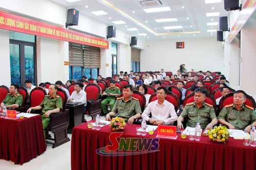 Các đại biểu dự khai mạc huấn luyện.