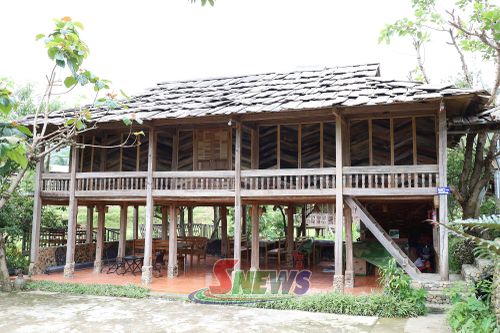 Những ngôi nhà sàn truyền thống trở thành điểm lưu trú của du khách.