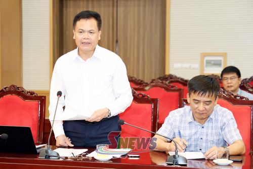 Lãnh đạo Sở Nông nghiệp và Môi trường phát biểu tại cuộc họp.