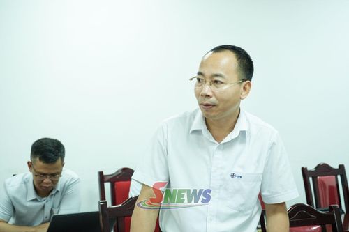 Lãnh đạo Công ty Thủy điện Huội Quảng - Bản Chát báo cáo kết quả, kế hoạch sản xuất điện.