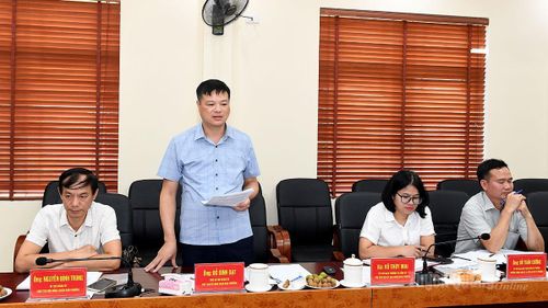 Lãnh đạo UBND phường An Tường báo cáo tình hình triển khai thực hiện các dự án trên địa bàn phường.