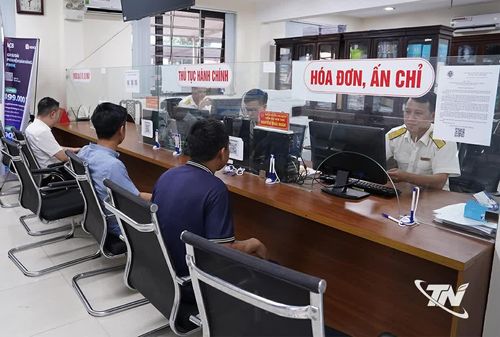 Ngay từ khi hộ kinh doanh có nhu cầu chuyển đổi, cơ quan Thuế sẽ phối hợp với các cơ quan liên quan hướng dẫn đầy đủ về thủ tục đăng ký thuế, sử dụng hóa đơn điện tử, kê khai, nộp thuế và thực hiện các chế độ kế toán.