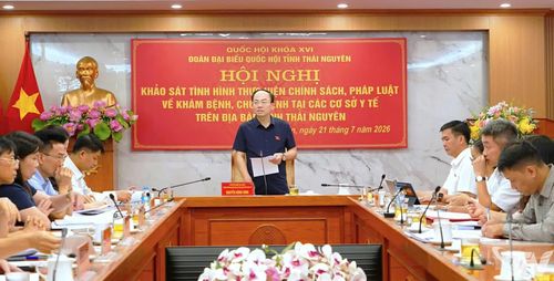 Đồng chí Nguyễn Đăng Bình, Phó Bí thư Thường trực Tỉnh ủy, Trưởng Đoàn đại biểu Quốc hội tỉnh, chủ trì Hội nghị.