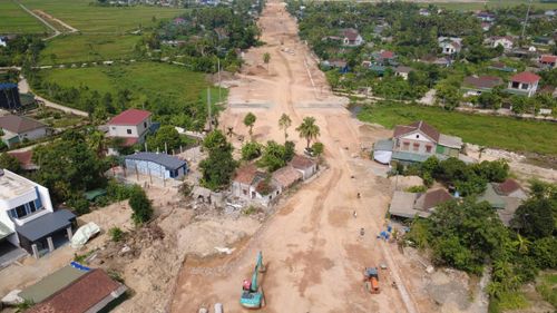 Hiện trên tuyến chỉ còn vướng 1 nhà thờ dòng họ, theo lãnh đạo phường Hà Huy Tập, người dân đang chờ xong thủ tục giấy tờ đền bù để di dời.