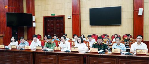 Các đại biểu tham dự buổi làm việc