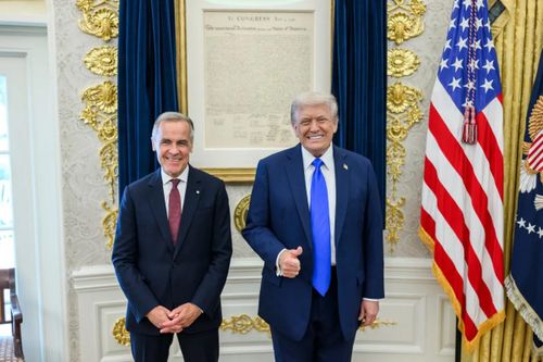 Thủ tướng Canada Mark Carney (trái) và Tổng thống Mỹ Donald Trump tại Phòng Bầu dục. Ảnh: Nhà Trắng