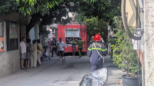 Lực lượng chữa cháy tiếp cận hiện trường.