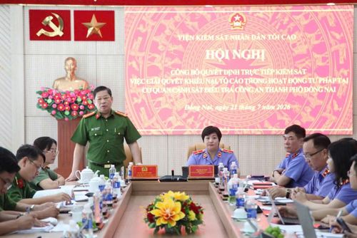 Đại tá Lâm Văn Long, Phó Giám đốc Công an TP Đồng Nai phát biểu tại Hội nghị.