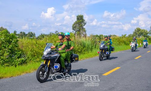 Lực lượng công an cơ sở tuần tra bảo vệ địa bàn.