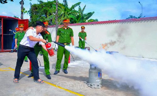 Thực hành dập lửa, chữa cháy đối với các đám cháy nhỏ, mới phát sinh.
