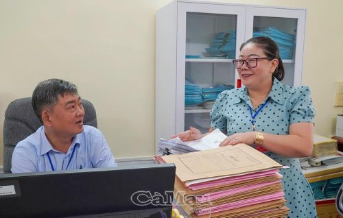 Phó Giám đốc Sở Nội vụ Trần Yến Hòa kiểm tra việc chấp hành kỷ luật, kỷ cương hành chính tại Sở Giáo dục và Đào tạo.