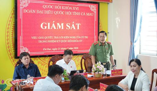 Thiếu tướng Hồ Việt Triều, Giám đốc Công an tỉnh Cà Mau, Ủy viên Ủy ban Quốc phòng, An ninh và Đối ngoại của Quốc hội, đề nghị địa phương quan tâm phát triển kinh tế - xã hội và hạ tầng nông thôn.