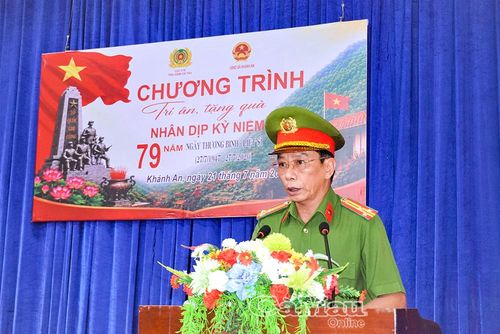 Thượng tá Phan Mộng Hải, Phó Giám thị Trại giam Cái Tàu, bày tỏ lòng biết ơn đối với những hy sinh, cống hiến của các thương binh, bệnh binh, thân nhân liệt sĩ và người có công với cách mạng.