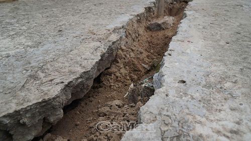  Các vết nứt tiếp tục xuất hiện tại trụ sở Trạm Kiểm soát biên phòng Hố Gùi.