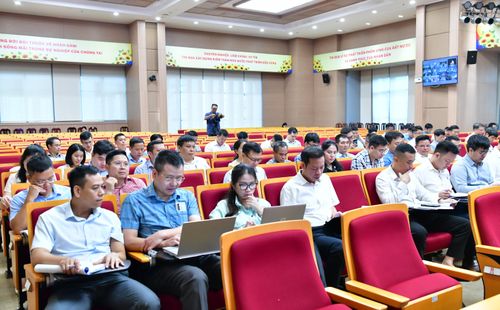 Các kiểm toán viên tham dự Tọa đàm tại tại trụ sở KTNN (116, Nguyễn Chánh, Hà Nội). Ảnh: N.Ly