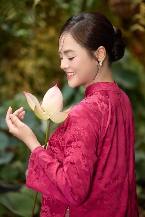 Nhan sắc của Thu Quỳnh ngày càng thăng hạng sau khi làm mẹ. (Ảnh: FBNV)