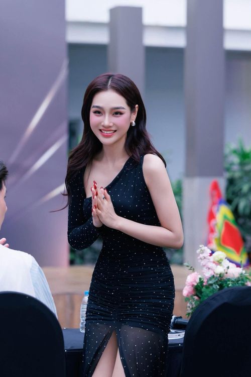 Ngoài đời, Cù Thị Trà chuộng hình ảnh nữ tính nhưng không kém phần cá tính. (Ảnh: FBNV)