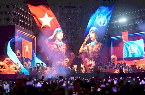 Một tiết mục biểu diễn trong chương trình nghệ thuật chính luận “Tổ quốc trong tim” tại Sân vận động quốc gia Mỹ Đình. Ảnh: Ban tổ chức