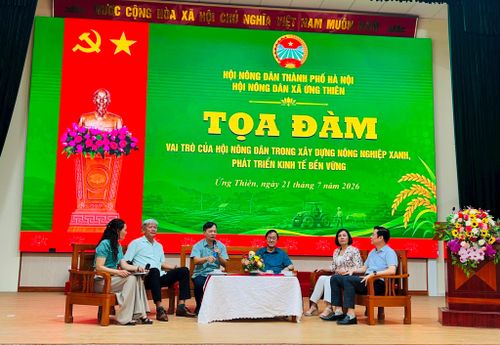 Phó Chủ tịch Hội Nông dân thành phố Hà Nội Trương Văn Nhung chia sẻ tại tọa đàm. Ảnh: Ánh Ngọc