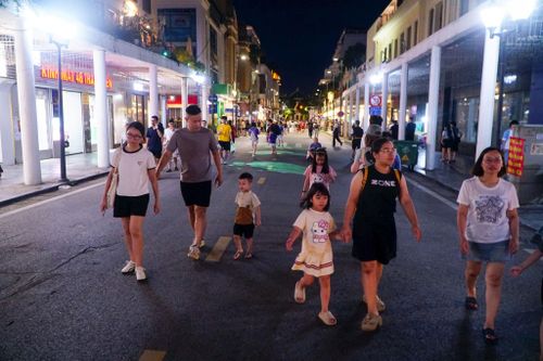 Là khu vực lõi trong quá trình nghiên cứu và thí điểm Vùng phát thải thấp (LEZ), việc triển khai đề án tại địa bàn phường Hoàn Kiếm có ý nghĩa quan trọng trong việc cải thiện chất lượng không khí thông qua giảm bụi mịn, khí thải, tiếng ồn, tạo môi trường trong lành cho người dân và du khách.