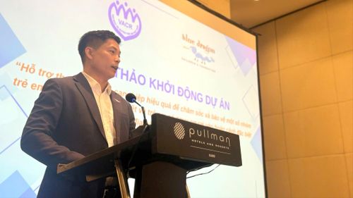 Ông Đỗ Duy Vị, Đồng Giám đốc Tổ chức Blue Dragon International Australia tại Việt Nam chia sẻ ý nghĩa của dự án. Ảnh: Mai Hoa