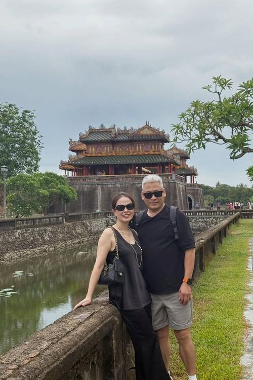 Ở tuổi hưu, bố mẹ Á hậu Tú Anh tận hưởng cuộc sống an nhàn và bình yên bên con cháu.