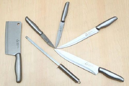 Việc mài dao, kéo hoặc các vật dụng khác như lưỡi cưa, lưỡi liềm,… sẽ dễ mang đến nhiều điều không may trong tháng 7 này.