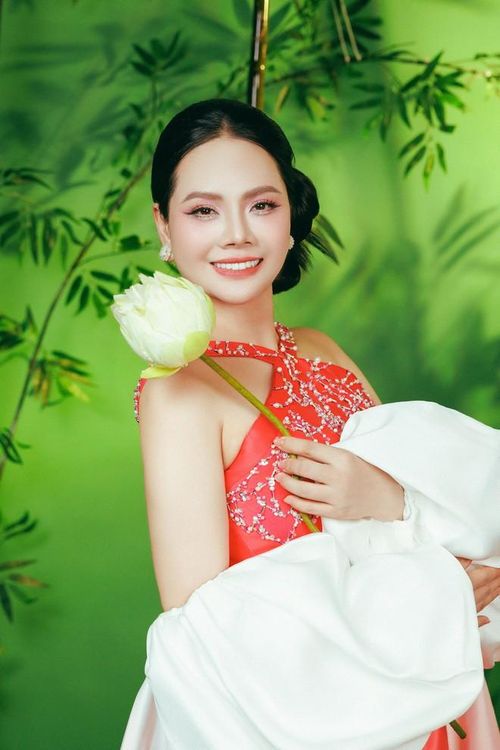 Lương Nguyệt Anh trở lại với vóc dáng thon gọn sau thời gian sinh con.