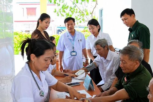 Các đối tượng tham gia được khám sức khỏe tổng quát, tư vấn chăm sóc sức khỏe...