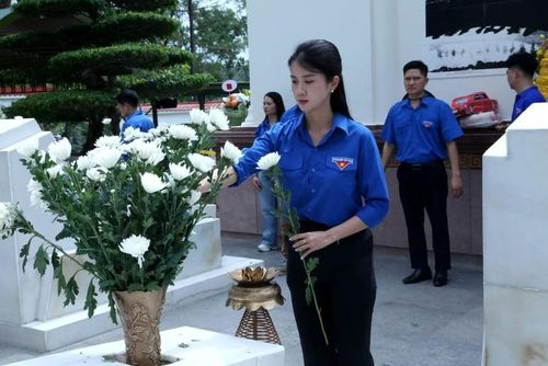 Với nhiều hoạt động thiết thực, ý nghĩa được triển khai đồng bộ trên toàn tỉnh, tuổi trẻ Hà Tĩnh đang tiếp tục phát huy vai trò xung kích, tình nguyện trong các phong trào đền ơn đáp nghĩa.