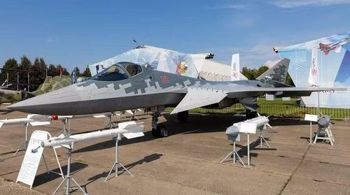 Trong trường hợp dây chuyền sản xuất mới tại Nhà máy Komsomolsk-on-amur (KnAAZ) đi vào hoạt động đầy đủ và Nga tìm được nguồn cung cấp thiết bị bán dẫn cần thiết, họ cũng khó lòng hoàn thành mục tiêu trên trong khoảng thời gian 15 năm.