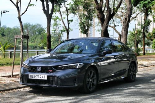 Honda Civic e:HEV RS đang bán tốt hơn bản thuần xăng. Ảnh: Phúc Hậu.