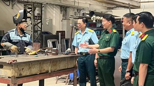 Đoàn công tác thăm hỏi, động viên các thí sinh đội tuyển của Quân chủng Phòng không-Không quân.