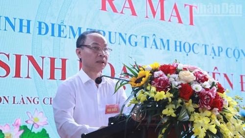 Ông Nguyễn Quang Tuấn, Phó Giám đốc Sở Giáo dục và Đào tạo Hà Nội phát biểu tại lễ ra mắt mô hình điểm Trung tâm học tập cộng đồng xã Thanh Oai.