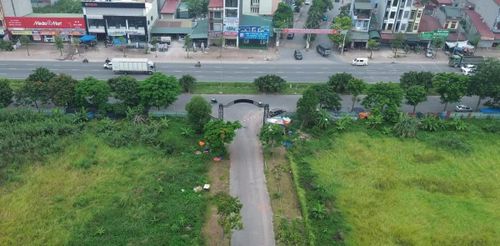 Để giải quyết lưu lượng xe lớn, tuyến đường gom QL18 khu vực này đã và đang được chú trọng đầu tư, góp phần giảm tải, chống ùn tắc và xóa các "điểm đen" về tai nạn giao thông.